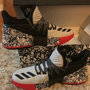Brand New In Box Adidas D Lillard 3 SZ 10.5Mens